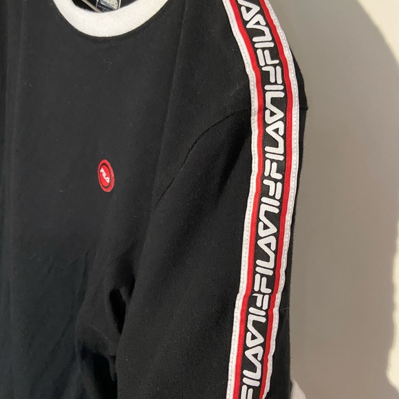 Fila t shirt could be used on a guy or girl - Picture 2 of 3